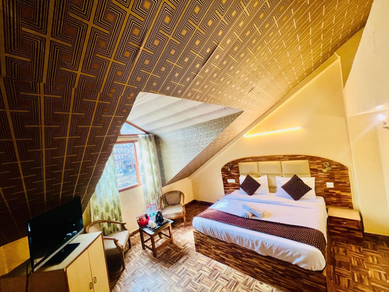 מנאלי Hotel Kalinga Grand - Luxury Comfort !! Travellers Delight !! Budget Friendly !! Prime Location !! Guest Favourite מראה חיצוני תמונה