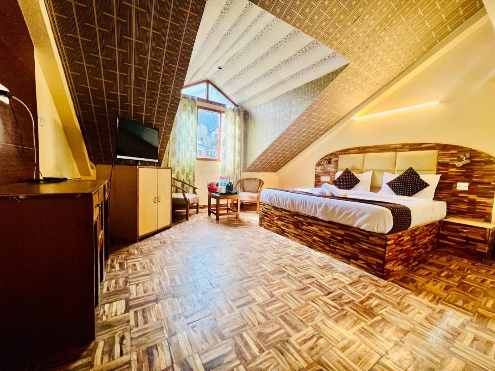 מנאלי Hotel Kalinga Grand - Luxury Comfort !! Travellers Delight !! Budget Friendly !! Prime Location !! Guest Favourite מראה חיצוני תמונה
