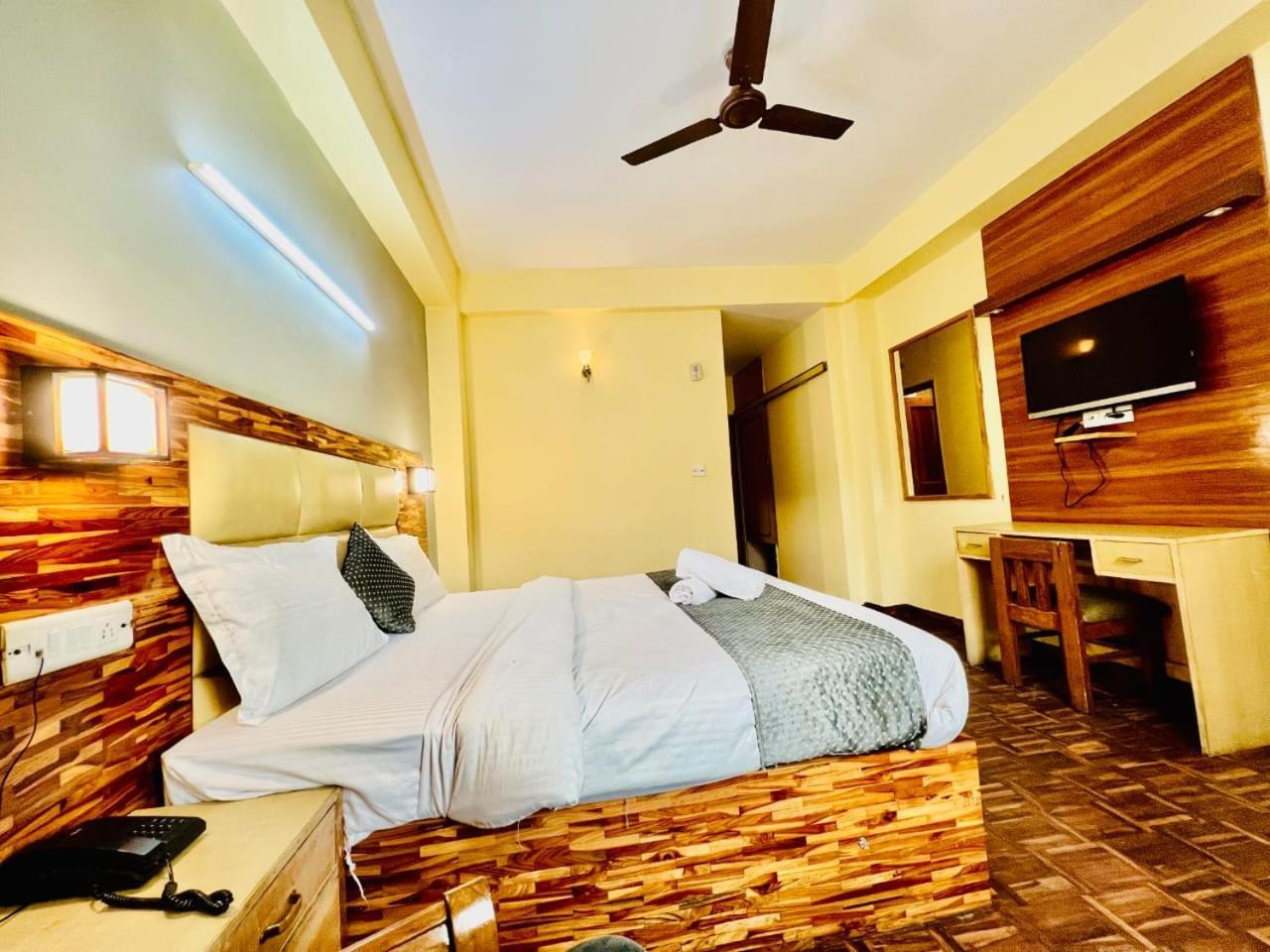 מנאלי Hotel Kalinga Grand - Luxury Comfort !! Travellers Delight !! Budget Friendly !! Prime Location !! Guest Favourite מראה חיצוני תמונה