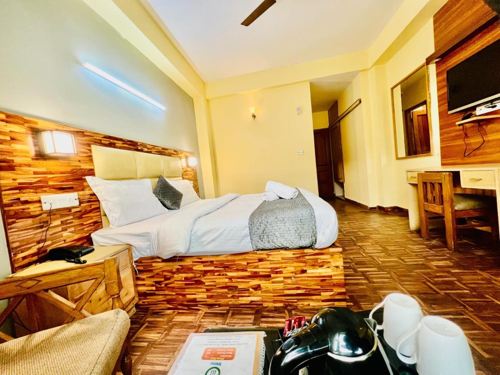 מנאלי Hotel Kalinga Grand - Luxury Comfort !! Travellers Delight !! Budget Friendly !! Prime Location !! Guest Favourite מראה חיצוני תמונה