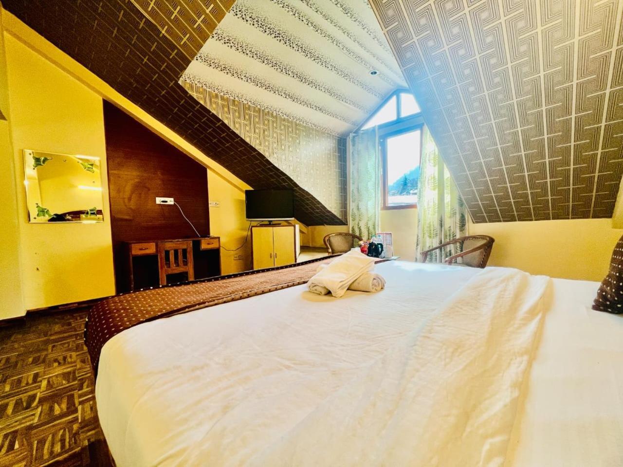 מנאלי Hotel Kalinga Grand - Luxury Comfort !! Travellers Delight !! Budget Friendly !! Prime Location !! Guest Favourite מראה חיצוני תמונה