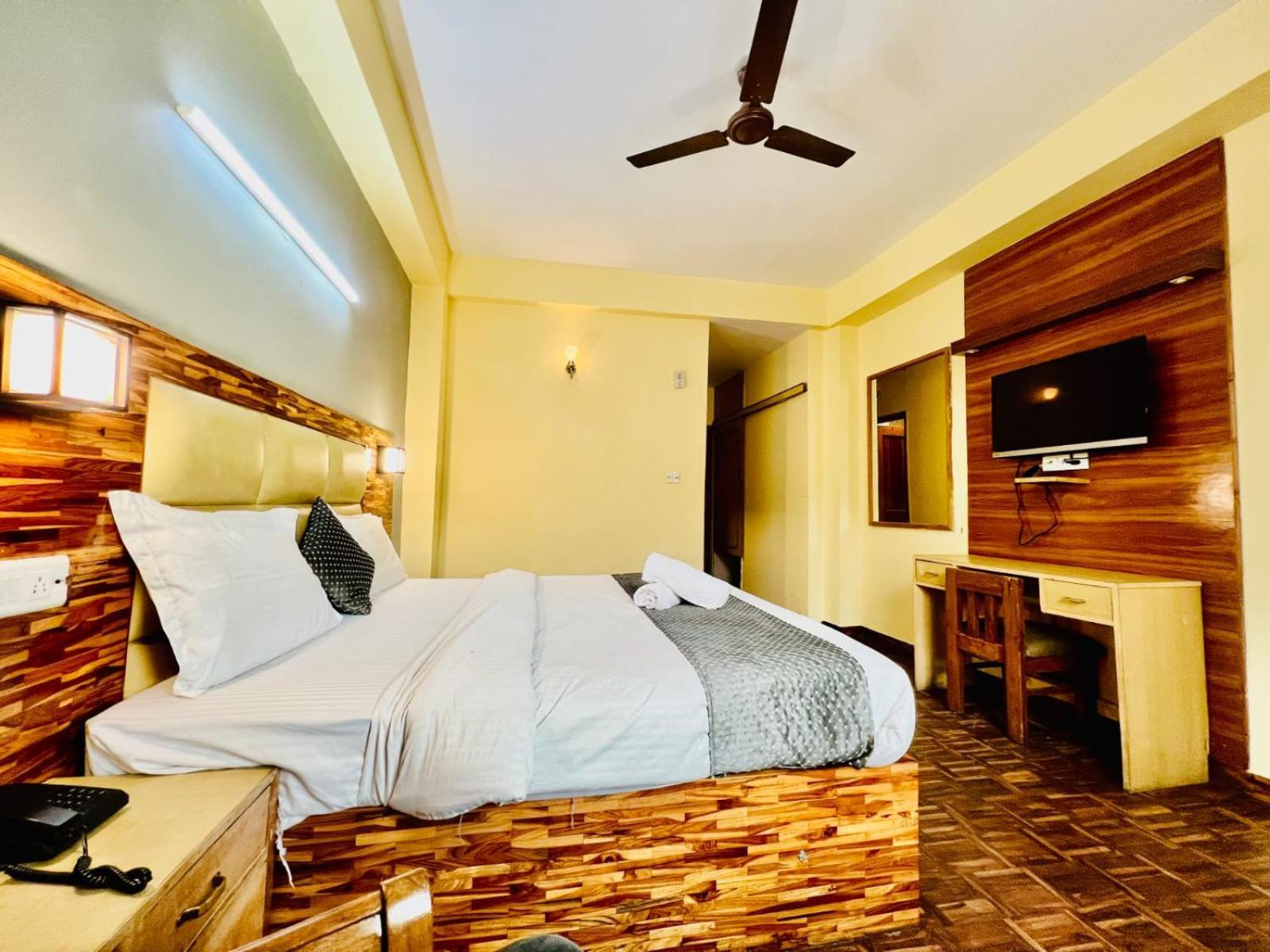 מנאלי Hotel Kalinga Grand - Luxury Comfort !! Travellers Delight !! Budget Friendly !! Prime Location !! Guest Favourite מראה חיצוני תמונה